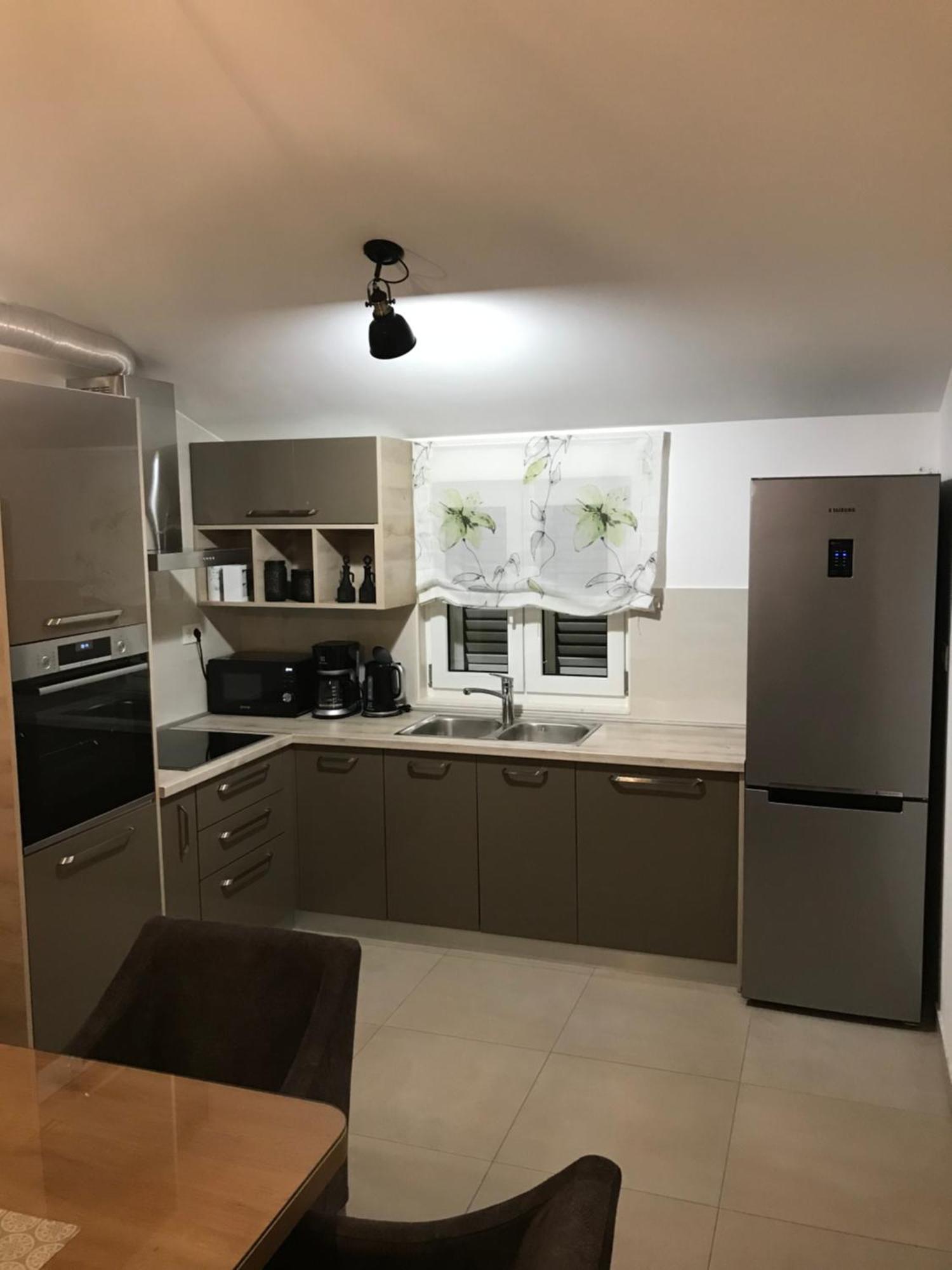 Apartamento Albatros Kaštel Sućurac Exterior foto